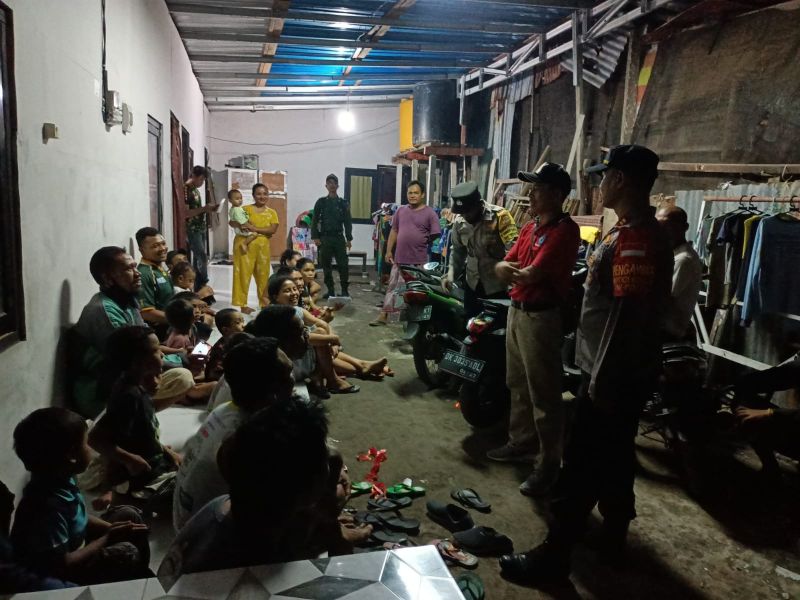 Desa Kesiman Kertalangu, Denpasar Timur, Melaksanakan pendataan penduduk non permanen di Dusun Kertajiwa, Sabtu (28/5) malam.